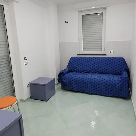 Scauri * مينتورنو