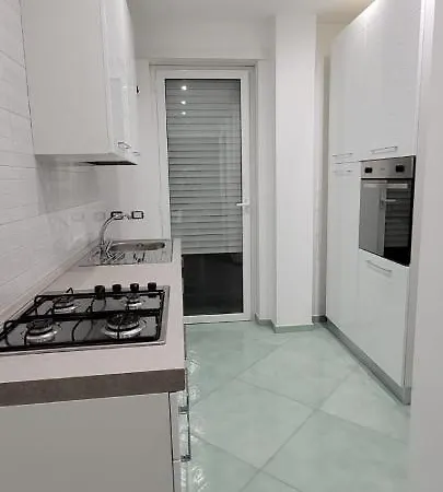 Scauri * مينتورنو