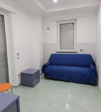 Scauri * مينتورنو